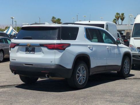 Used 2023 Chevrolet Traverse LT FWD image 8