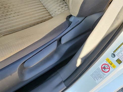 Used 2018 Toyota Prius Four image 17