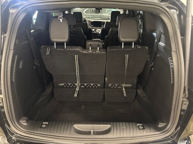 Used 2025 Chrysler Pacifica Select FWD image 32