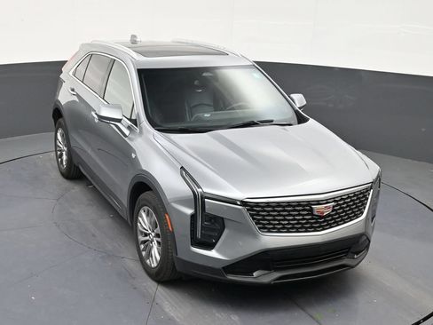Used 2025 Cadillac XT4 Premium Luxury FWD image 17