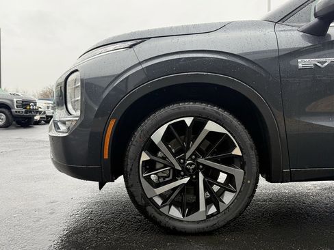 Used 2025 Mitsubishi Outlander SE image 33
