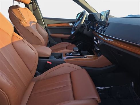 Used 2023 Audi Q5 e Premium Plus w/ Premium Plus Package image 12