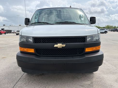 Used 2022 Chevrolet Express 3500 Extended w/ Driver Convenience Package image 5