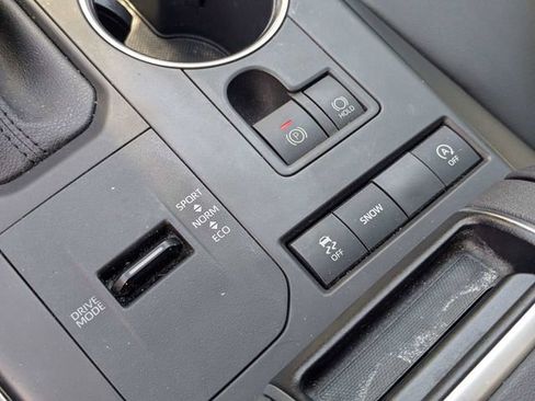 Used 2021 Toyota Highlander XLE FWD image 28