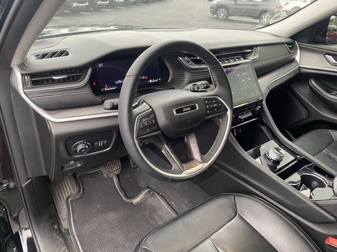 Used 2023 Jeep Grand Cherokee Limited image 11