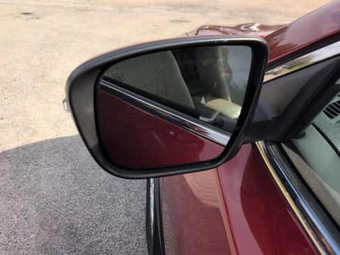 Used 2018 Nissan Rogue SV image 7