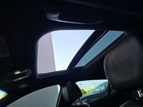 Used 2018 Kia Stinger GT1 RWD image 10