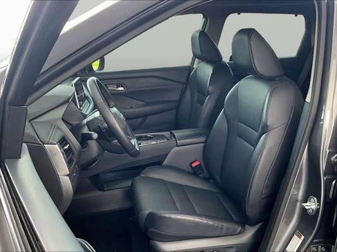 Certified 2026 Nissan Rogue SV w/ SV Premium Package FWD image 8