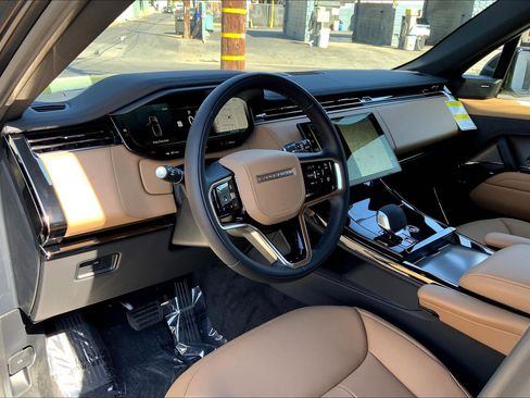 New 2025 Land Rover Range Rover Sport SE image 9