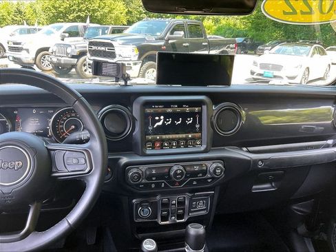 Used 2022 Jeep Gladiator Sport AWD/4WD image 16
