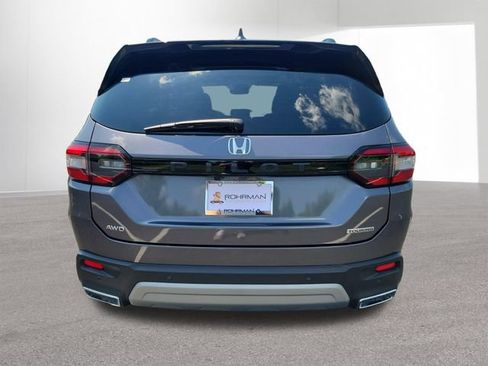 Used 2025 Honda Pilot Touring image 17