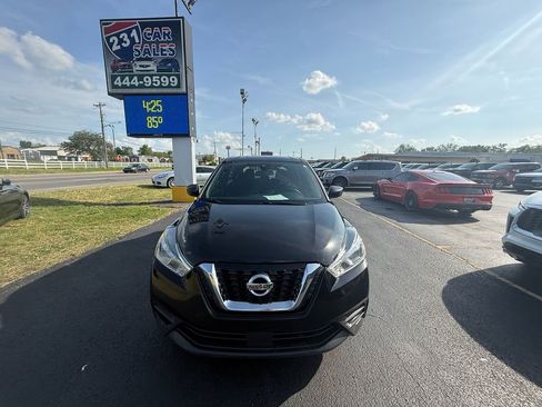 Used 2020 Nissan Kicks S image 9