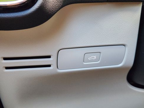 New 2026 Volvo XC40 B5 Ultra w/ Protection Package Premier image 22