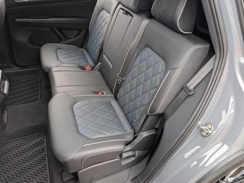 Used 2025 Volkswagen Atlas Cross Sport SEL Premium R-Line image 18