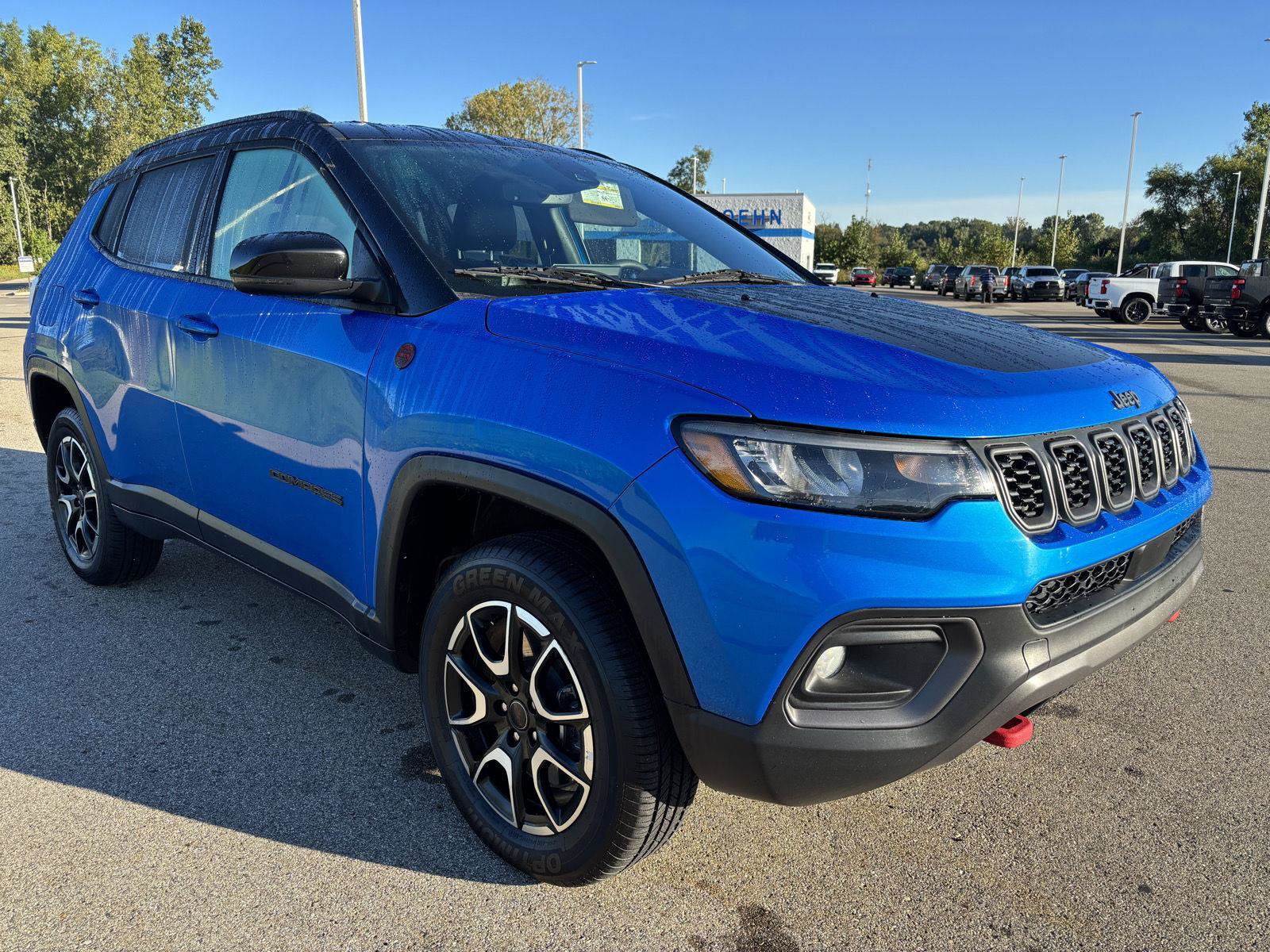 Used 2025 Jeep Compass Trailhawk AWD/4WD image 9