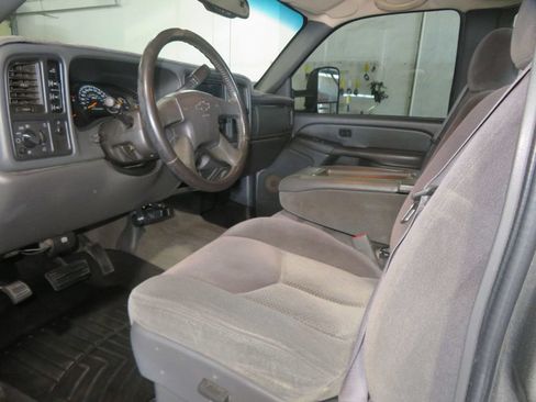 Used 2006 Chevrolet Silverado 2500 LT w/ Heavy-Duty Power Package AWD/4WD image 20
