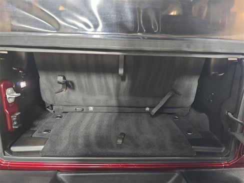 Used 2021 Jeep Wrangler Islander image 12