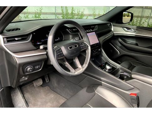Used 2024 Jeep Grand Cherokee L Limited w/ Luxury Tech Group II AWD/4WD image 15