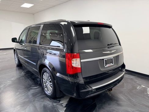 Used 2014 Chrysler Town & Country Touring-L w/ Driver Convenience Group FWD image 22