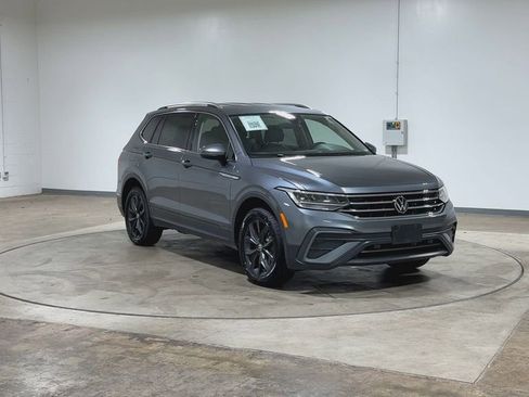 Used 2024 Volkswagen Tiguan SE FWD image 3