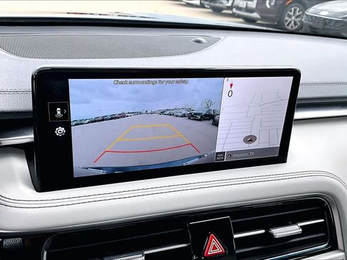 Used 2025 Genesis G70 2.5T image 26