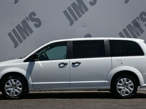 Used 2019 Dodge Grand Caravan SE w/ UConnect Hands-Free Group FWD image 8