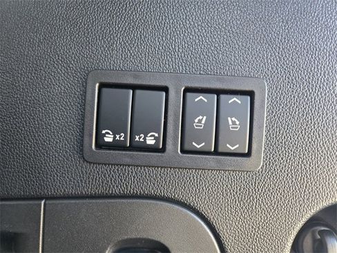 Used 2020 GMC Yukon Denali w/ Denali Premium Package image 16