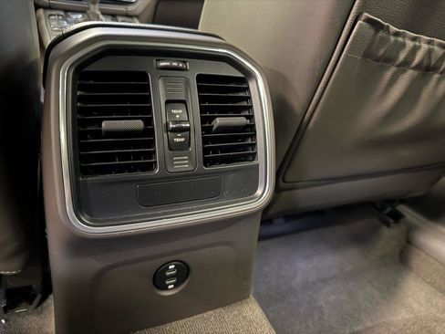 Used 2021 Porsche Macan S AWD/4WD image 40