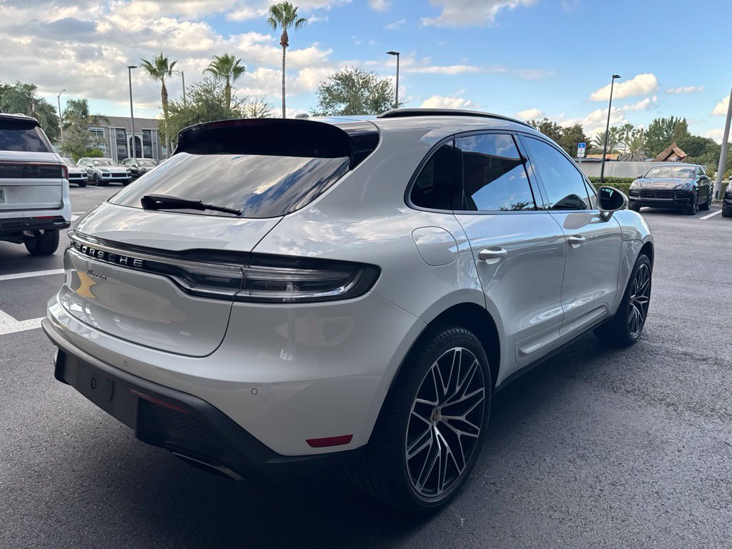 Certified 2024 Porsche Macan AWD/4WD image 4