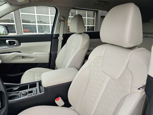 Used 2024 Kia Sorento S image 25