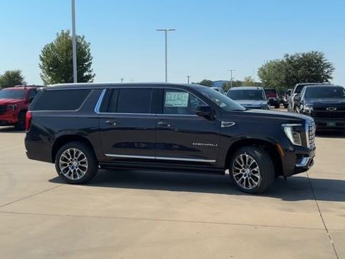 New 2026 GMC Yukon XL Denali w/ Denali Reserve Package image 2