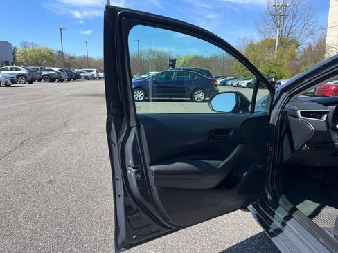 Used 2025 Toyota Corolla LE image 33