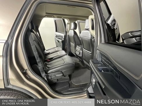 Used 2018 Ford Expedition Platinum RWD image 15