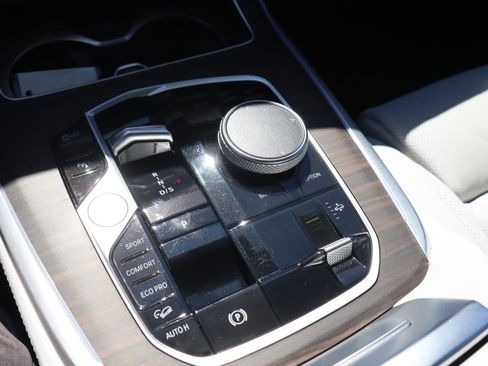 Certified 2023 BMW X7 xDrive40i w/ M Sport Package image 25