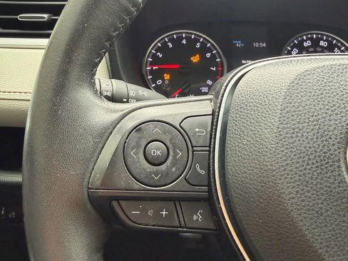 Used 2020 Toyota RAV4 XLE Premium FWD image 20