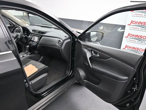 Used 2020 Nissan Rogue SV image 20