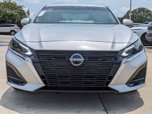 Used 2023 Nissan Altima 2.5 SV FWD image 3