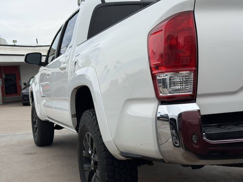 Used 2017 Toyota Tacoma SR5 w/ Tow Package RWD image 6