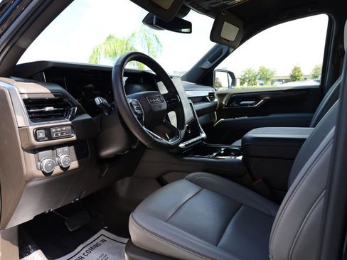 Used 2025 GMC Yukon XL Elevation RWD image 10