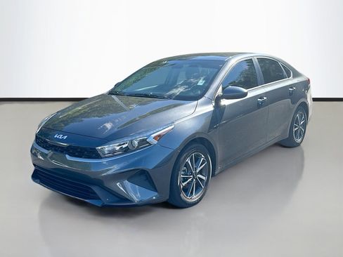 Used 2023 Kia Forte LXS FWD image 3