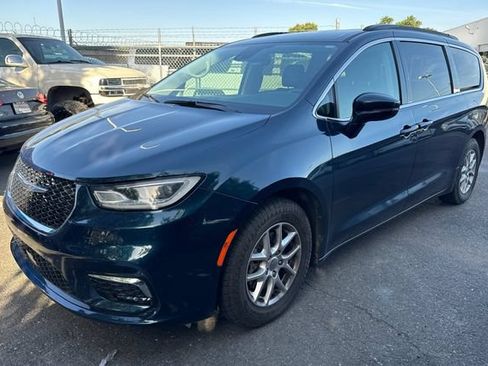 Used 2022 Chrysler Pacifica Touring-L FWD image 8
