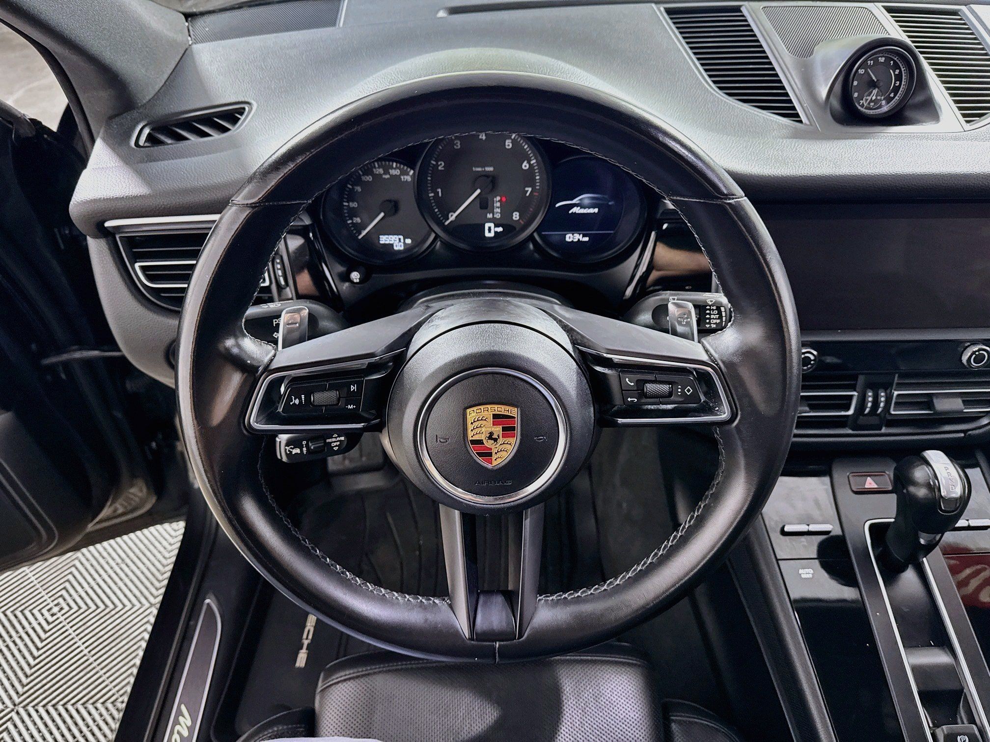 Used 2023 Porsche Macan AWD/4WD image 16