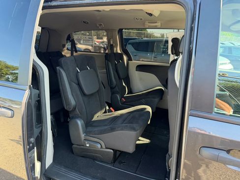 Used 2019 Dodge Grand Caravan SE w/ UConnect Hands-Free Group FWD image 27