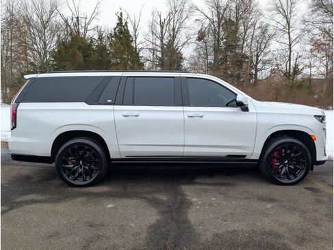 Used 2022 Cadillac Escalade ESV Sport Platinum w/ LPO, ONYX Package image 5