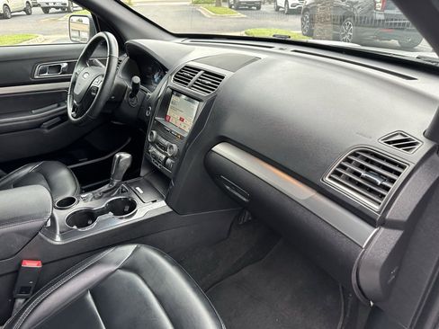 Used 2019 Ford Explorer XLT w/ Equipment Group 202A image 24
