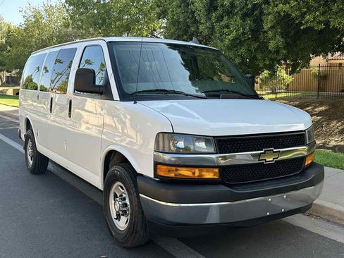 Used 2018 Chevrolet Express 3500 LT w/ LT Preferred Equipment Group RWD image 2