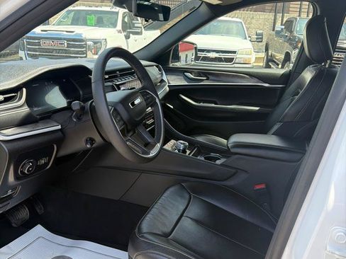 Used 2024 Jeep Grand Cherokee Limited w/ Luxury Tech Group II AWD/4WD image 8