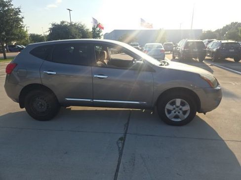 Used 2015 Nissan Rogue S FWD image 2