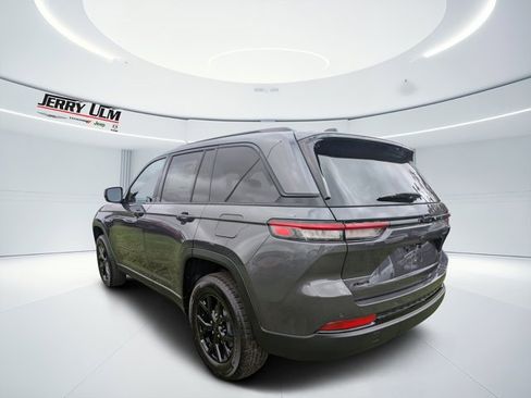 New 2025 Jeep Grand Cherokee Altitude image 5