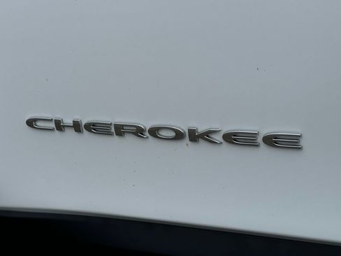 Certified 2022 Jeep Cherokee Limited image 33